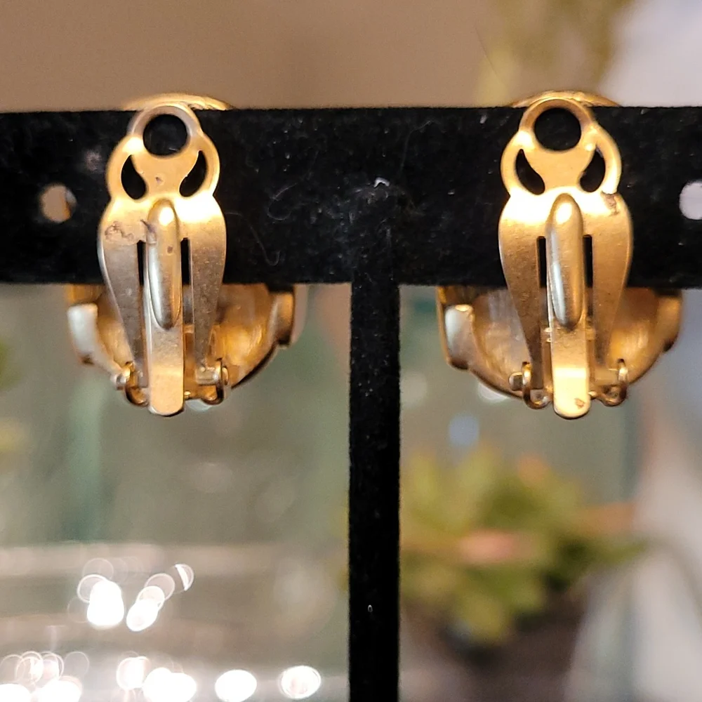 Givenchy Brand New Lucite Clip-on Earrings - Picture 4 of 10